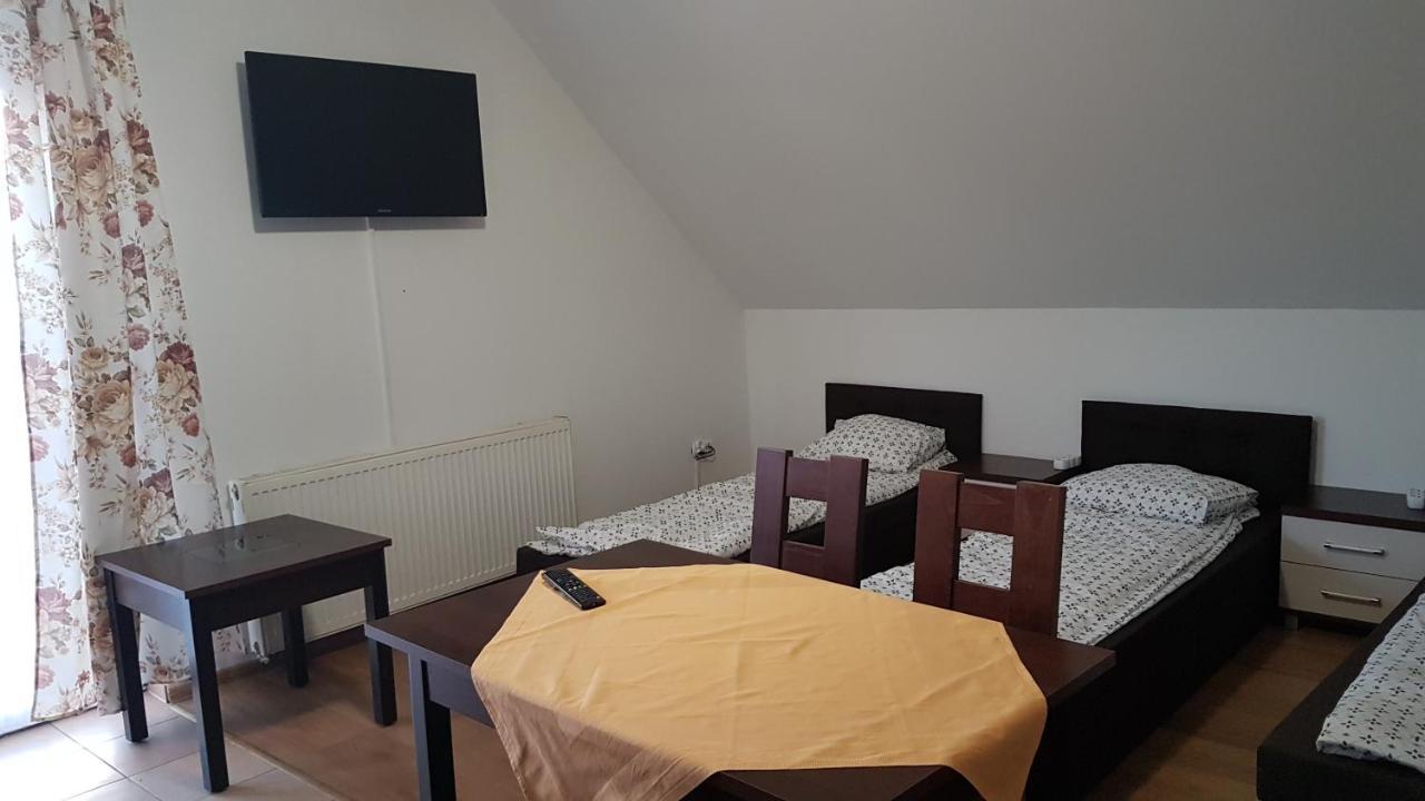 E&S_ Apartament Milicz Exteriör bild