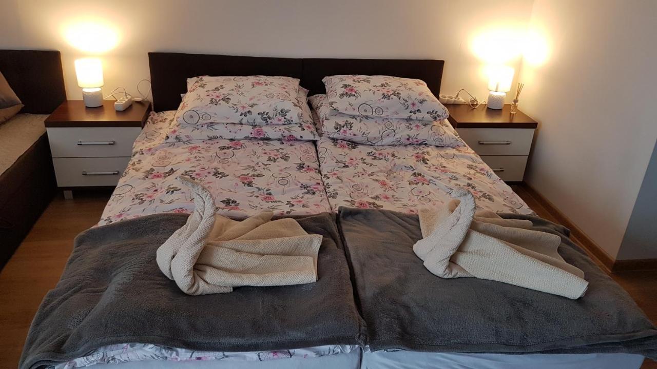 E&S_ Apartament Milicz Exteriör bild