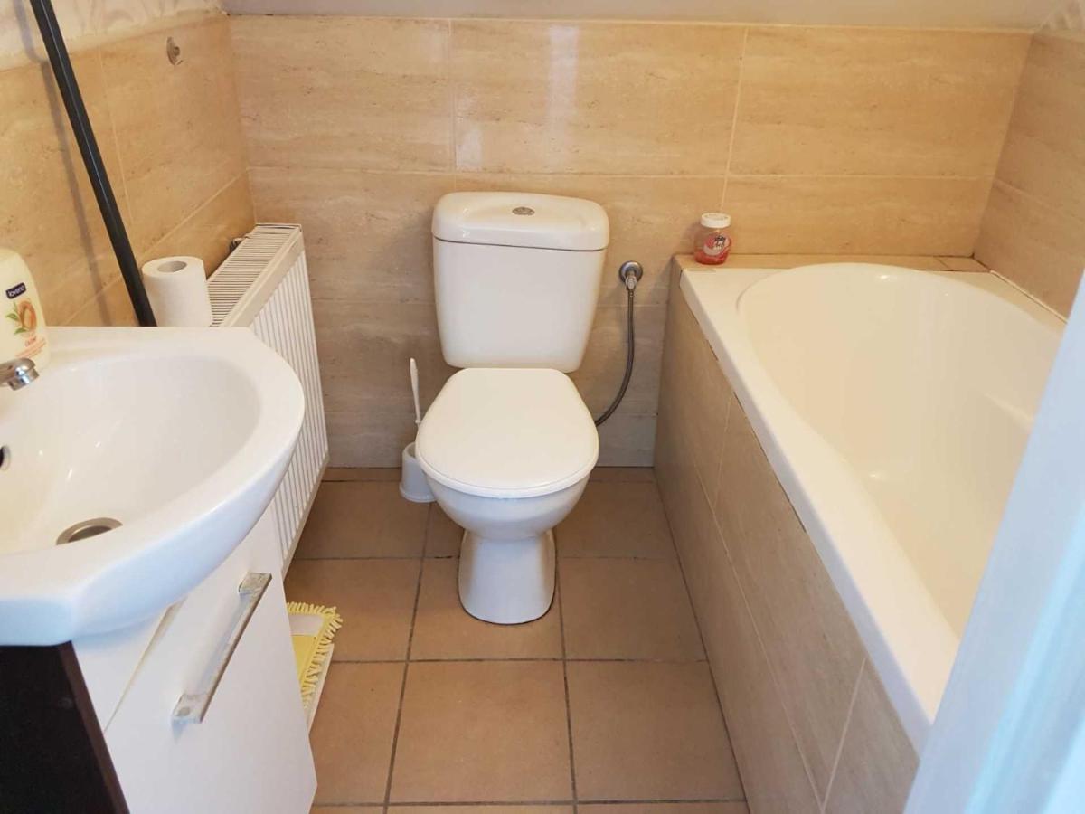 E&S_ Apartament Milicz Exteriör bild